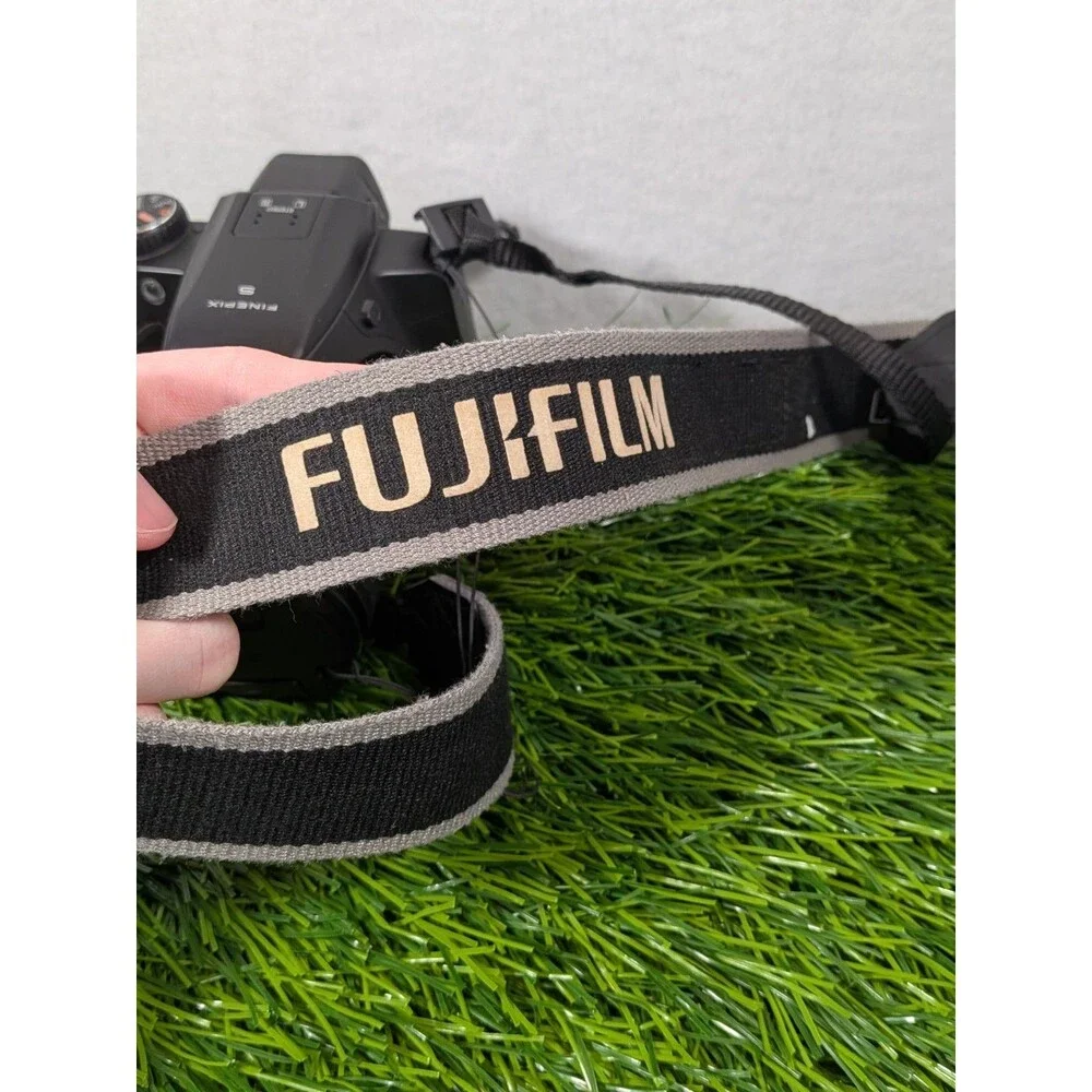 FUJIFILM FinePix S9200 Black 16MP 50x Zoom Digital Camera Tested